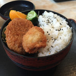 そば処三久 - 2015年7月。そば定食の弁当。本日は、カレーコロッケと白身フライ。