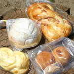 마마고토 - 観音岳山頂で食べたパン　これが一段と美味い