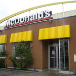 マクドナルド - 黄色いアーチがマックの印。２つ重なるとマックの”ｍ”