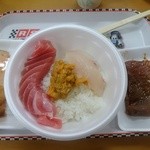 青森魚菜センター - 鱒焼、前沢牛焼、中トロ、シマアジ、生ウニ
            
            