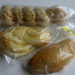 마마고토 - サラミパン198円、チーズツイスト128円、黒糖生地カスタードクリームパン94円