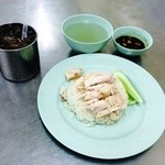 Raan Kaithong Pratunam - カオマンガイ。スープ付き。