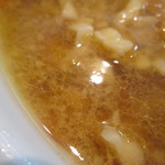 麺辰 - 背油入りのスープ。　　　　27.7.6