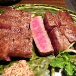 まある - 和牛サーロインステーキの断面