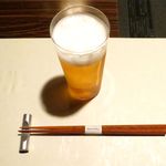 まある - 先ずはうすはりグラスで生ビール