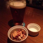 バー ラポート - Mix NutsとBeer