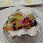 ビストロ ダイア - 昆布森の牡蠣はトウモロコシのムースとシーカーサーの粒が・・・