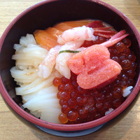 レストラン アゼリア - 海鮮丼盛り付け
