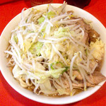 ラーメン二郎 - 豚入りラーメン 800円
※コールはニンニク少しのみ