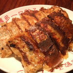 Gyouzanotemujin - 豚餃子（4個390円）と焼き餃子（7個340円）