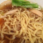 めん屋そら - しょうゆ　平打ち麺