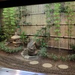 Sendai Gyuu To Wafuu Koshitsu Suteiki Kojirou - 盛夏の坪庭　黒竹