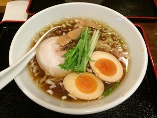 Menyasora - 味玉入りしょうゆラーメン７５０円＋大盛１００円