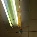 とんかつ美よし - 今どき、ハエ取り紙