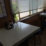 とんかつ美よし - 外からの風と漏れ入る日差しが気持ちいい
