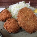 とんかつ美よし - 右メンチ、左とり2