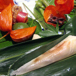 竹ざき - 【2】八寸：ホオズキ(青梅/蛸/鴨ロース&丸十)、鯛ちまき寿司、枝豆