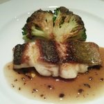 ラシェット・ブランシュ - イサキのポワレ、黒オリーブソース