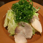 つけ麺本舗 辛部 - リャンサイ  (つけ麺の具)のアップ〜❤️