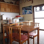 満潮 - 店内テーブル席