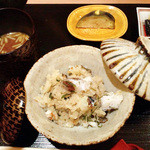 竹ざき - 【9】ハモ炊き込み御飯と赤出汁（おかわり自由）