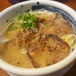 らーめんと石焼めし 若虎 - 厚切りチャーシュー麺880円