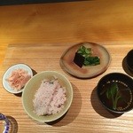 日本料理 幸庵 - 梅で炊いたおかか乗せご飯と弦紫の赤出汁　赤出汁お替りしたいくらい美味しい！