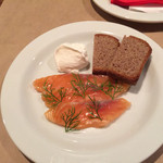 39753779 - サーモンと自家製のライ麦パン 美味い！