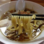 幻の中華そば加藤屋　伏見にぼ次朗 - にぼ一郎半（750円）麺リフト