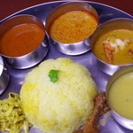 タリカロ - 夜のタリカロ・カリープレート(カレー拡大)