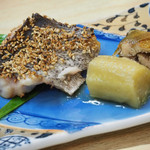 寿し鐵 おおしお - 炭火焼
      
      伊佐木利休焼き   鮎甘露煮  翡翠茄子