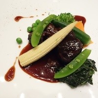 ブラッスリー ポール・ボキューズ 銀座 - 牛肉の赤ワイン煮込み
                季節野菜のジャルディニエール風