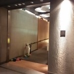 ビーチェ 東京 - 入口。お店の横にも、夜景スポットあり✨