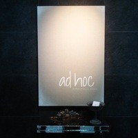ad hoc  - エントランス