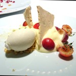 レフェルヴェソンス - ［２回目］おでかけ(7800円)・山から〜ニセアカシアの花の軽いムースと佐藤錦、森林のミルクアイスクリーム、和三盆のメレンゲ、レモンタイムとレモンの香り