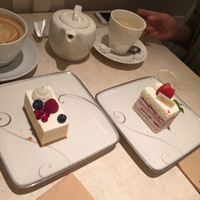 アニヴェルセル カフェ - 洗い画像ですいません、ショートケーキとレアチーズ(^o^)