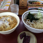 山田うどん - かき揚げ丼セット、冷やしたぬきうどん。