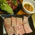 金獅子のヤキニク - 特上カルビとユッケ