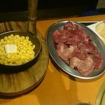 金獅子のヤキニク - コーンバターと牛タン