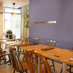 キッチンミルポワ - テーブル2名様から、テーブルすべて移動可能なのでご予約人数に合わせ準備可能です。