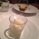 バレーナ - マスカルポーネジェラートのリキュールがけ