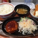 東京チカラめし - 東京チカラめし
なんとチーズハンバーグから麻婆豆腐まであるとは！
しかし、焼き牛丼にすべきだった。昔のマルシンハンバーグ風チーズは美味しいけど！ご飯の盛りもやはり丼なのか？