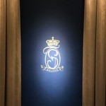 階段を降り地下1階へ。