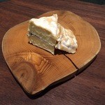 SALONE 2007 - tenere/ 掴む：手掴みで食べるチーズ（別料金￥1,650/税・サ別）