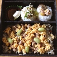 賛否両論 - 賛否両論の空弁、季節の二段重、ごはんの段♪