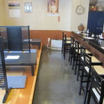 ﾃｰﾌﾞﾙ席はﾋﾞｼﾞﾈｽﾏﾝで満席状態でしたが、ｺﾁﾗは、ガラ～ンと。