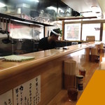 中華そば さとう - 綺麗なL字カウンター