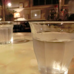 umie - お冷はセルフ