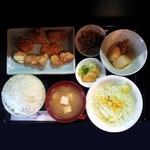 誠一郎本舗 - ギョーザと唐揚げの専門店「ギョーザ屋誠一郎本舗」からあげ定食(からあげ6個)580円