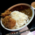 誠一郎本舗 - ギョーザと唐揚げの専門店「ギョーザ屋誠一郎本舗」カレーライス580円からあげ3個付き